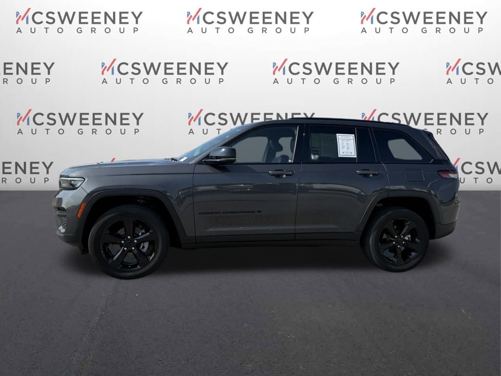 2022 Jeep Grand Cherokee Altitude photo 2