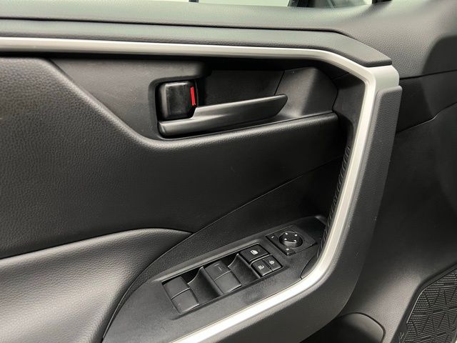 2024 Toyota RAV4 LE photo 31