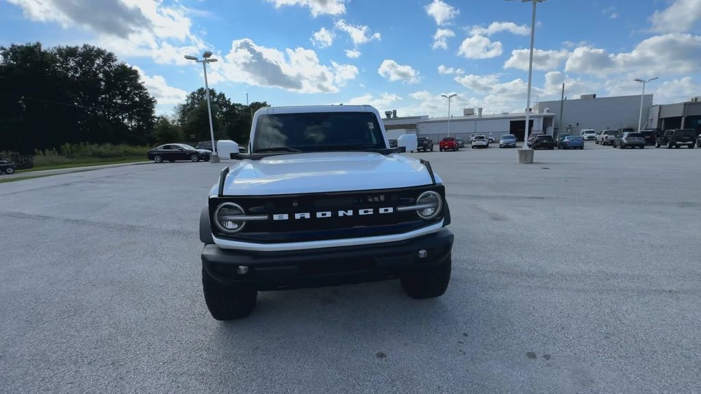 2025 Ford Bronco Outer Banks photo 3