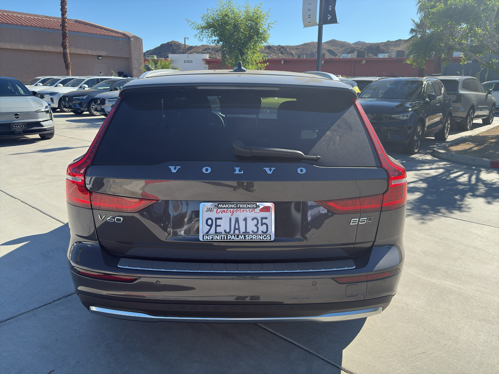 2023 Volvo V60 Cross Country B5 Ultimate photo 4