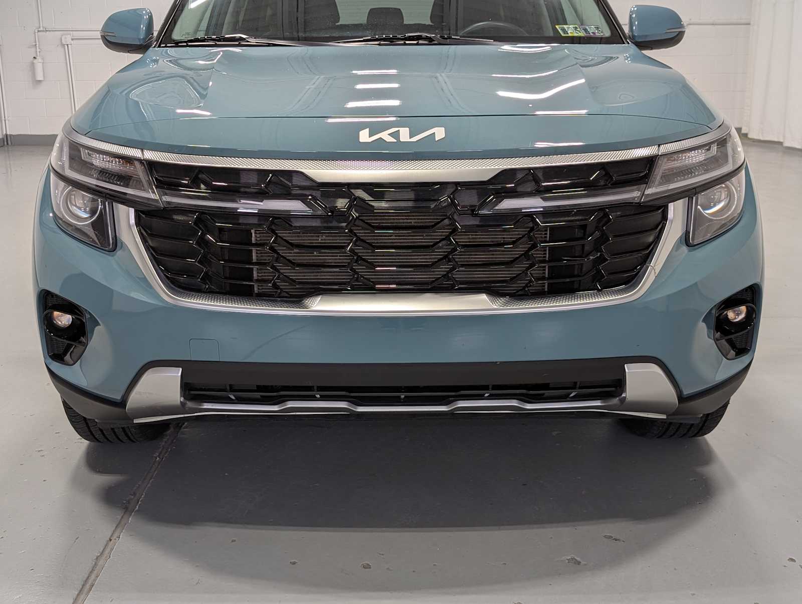 2024 Kia Seltos EX photo 2