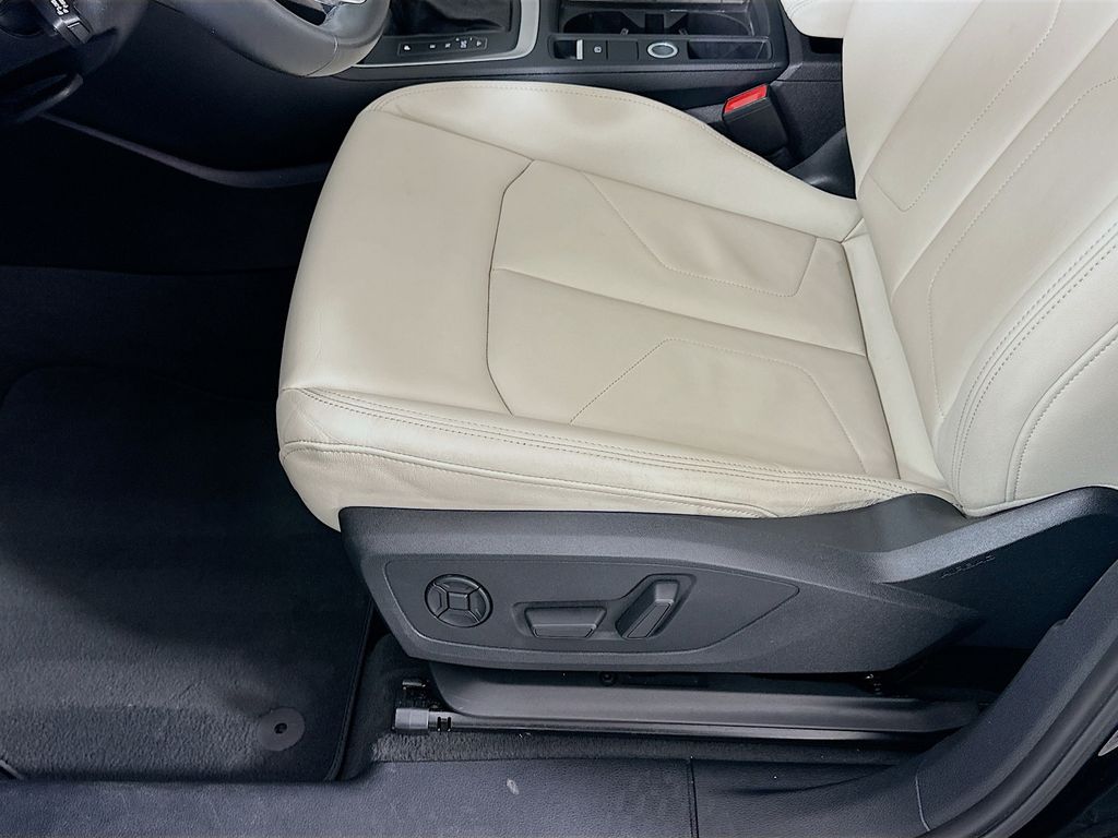 2022 Audi Q3 45 TFSI S line Premium photo 19