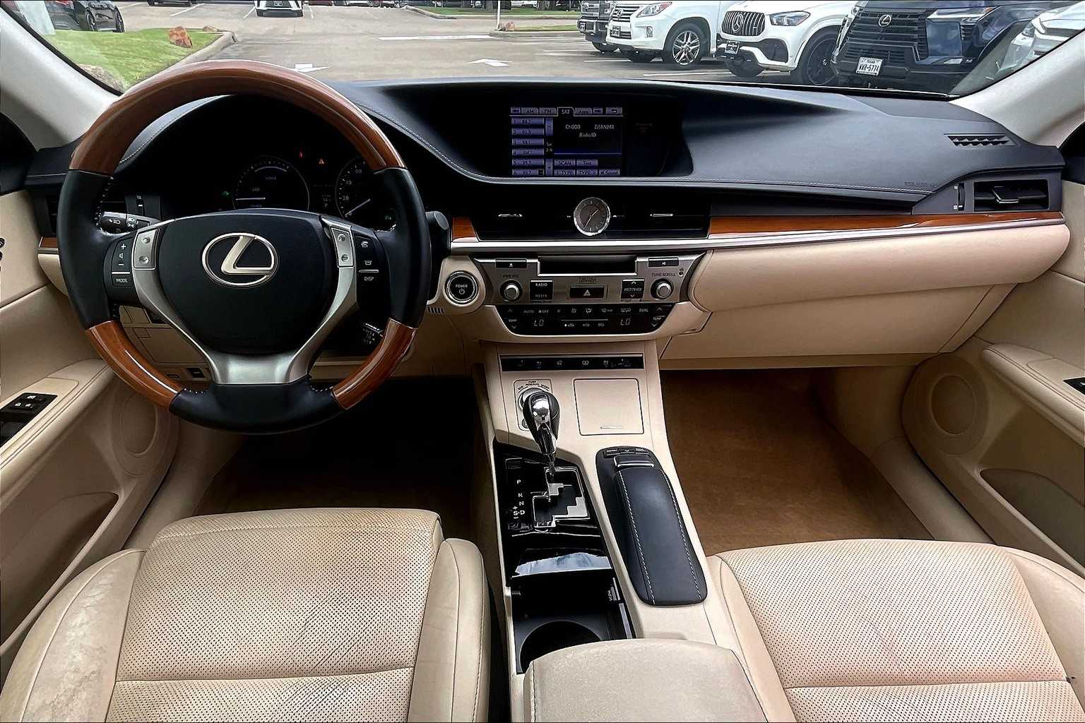 2013 Lexus ES 300h photo 13