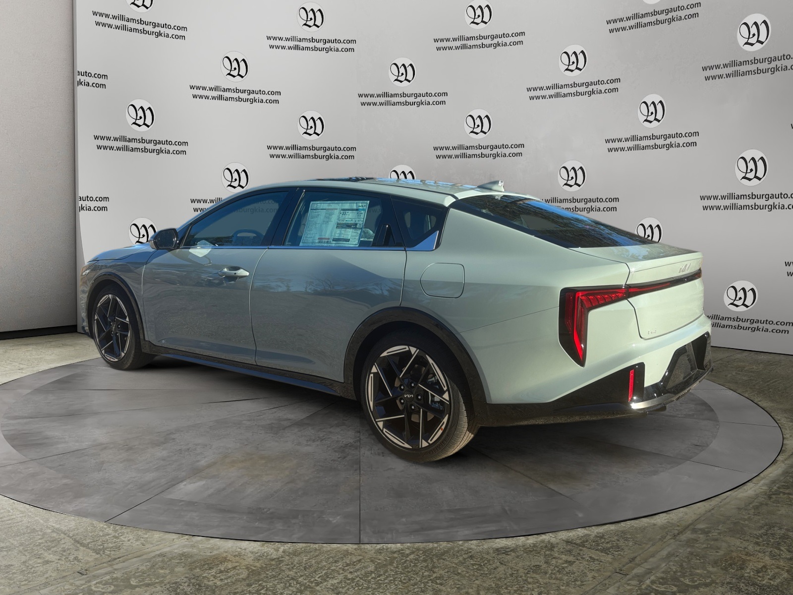 2025 Kia K4 GT-Line photo 3