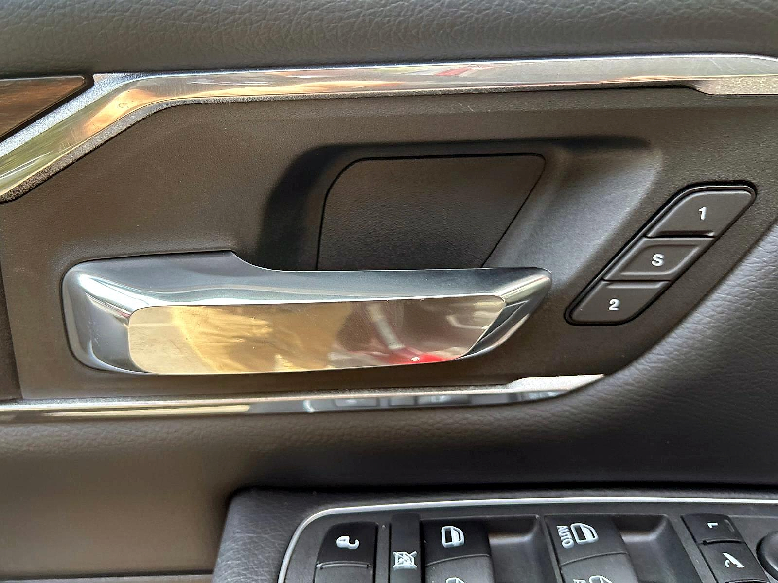 2022 Ram 1500 Laramie photo 3