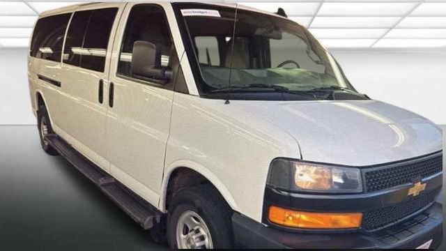 2023 Chevrolet Express Passenger LS's photo