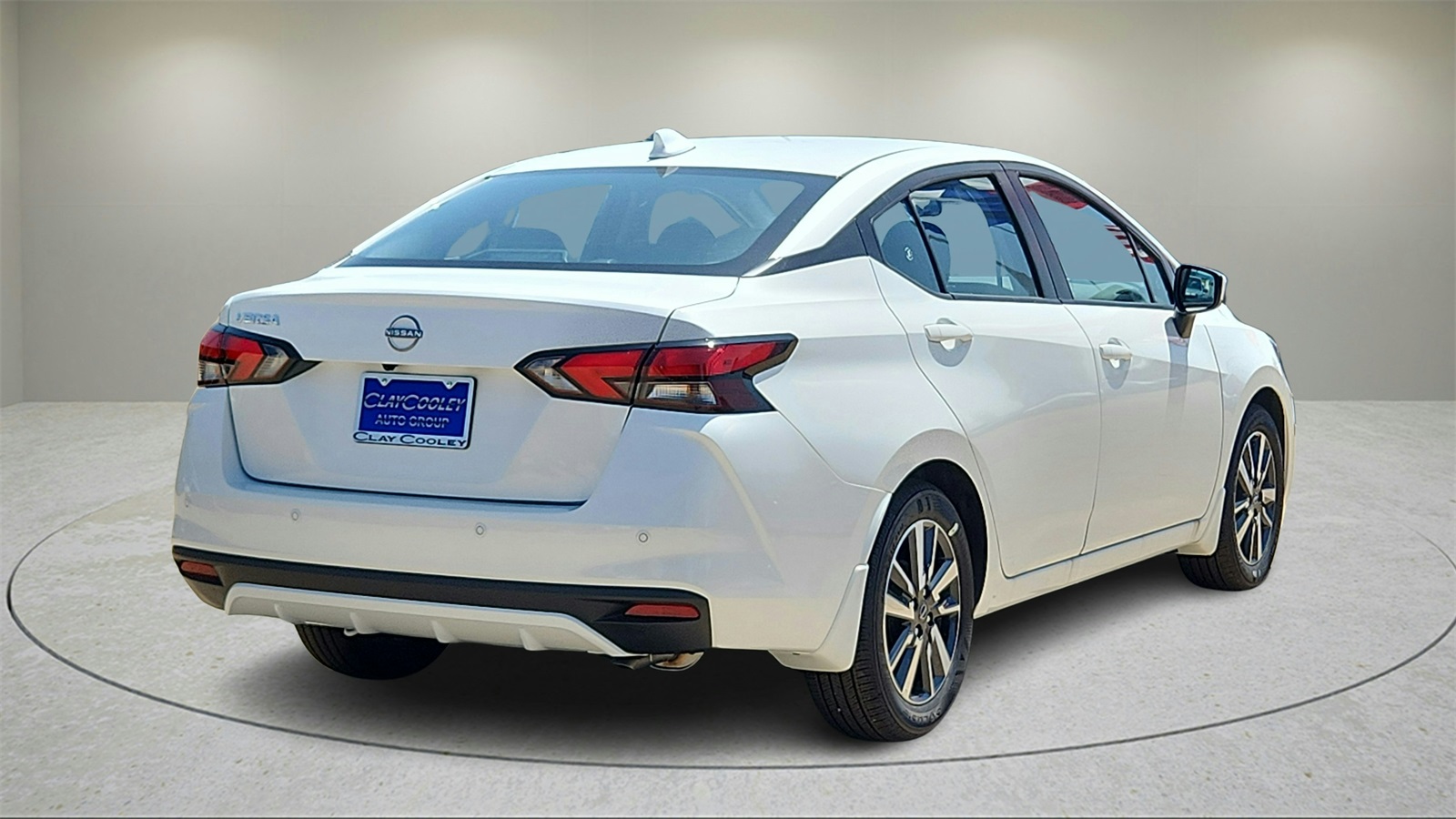 2025 Nissan Versa 1.6 SV photo 3