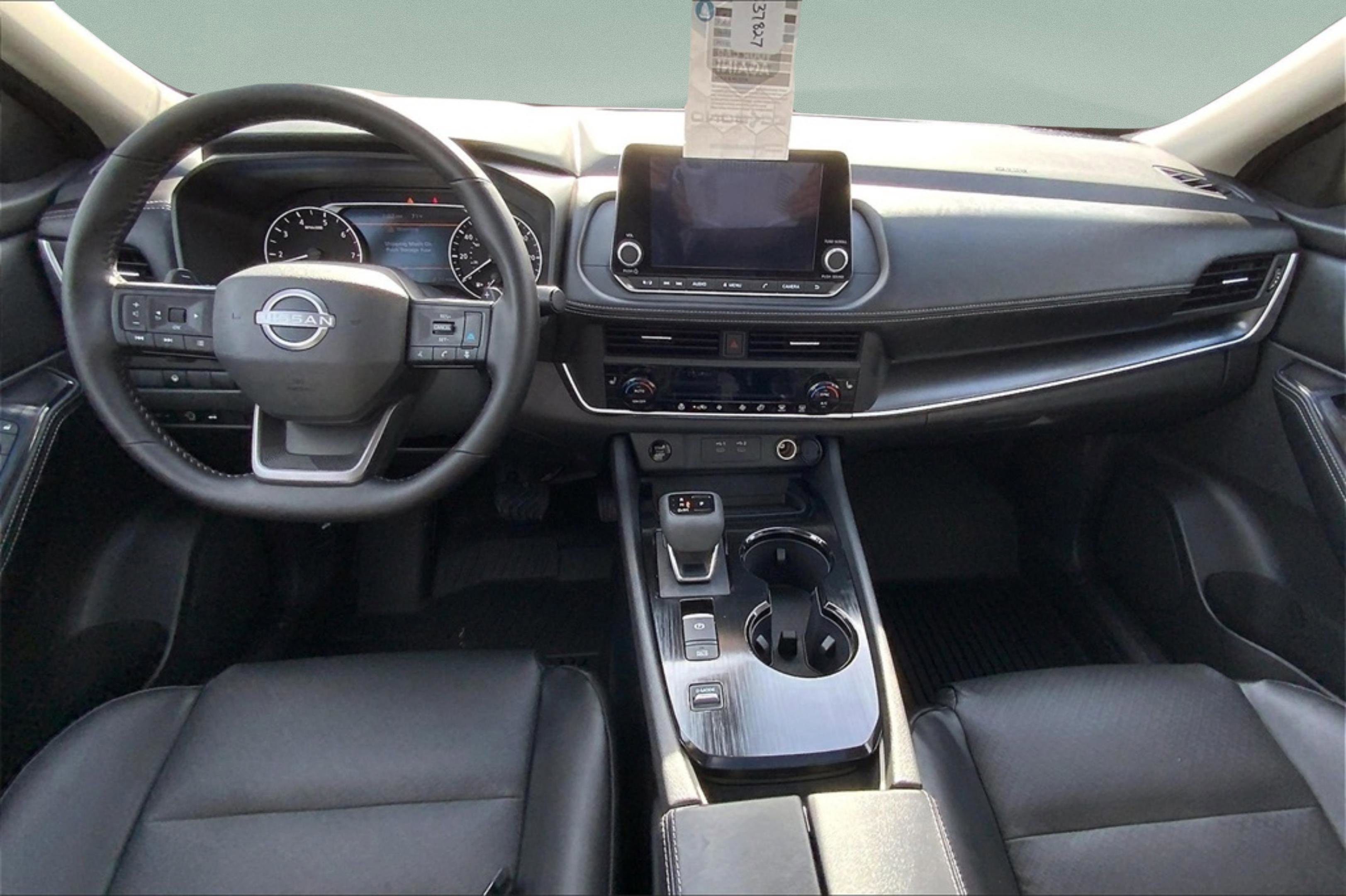 2025 Nissan Rogue SV photo 5