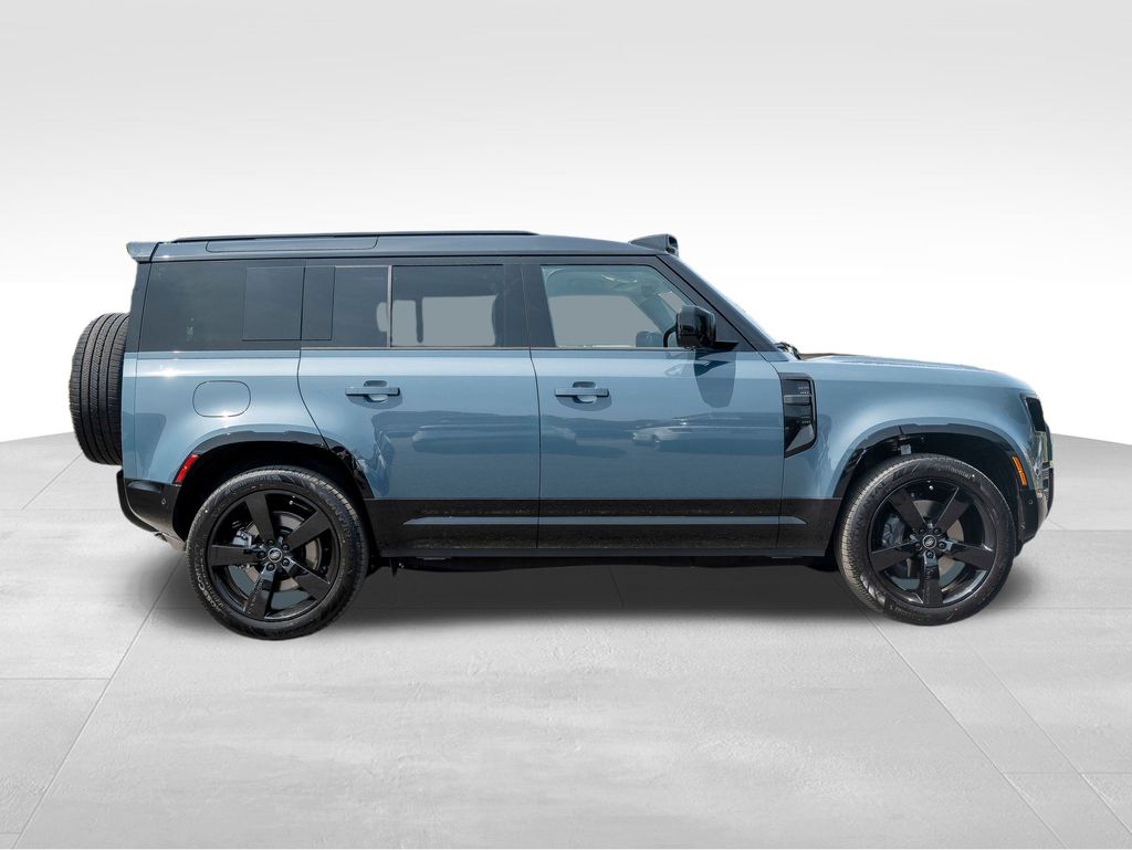 2025 Land Rover Defender 110 X-Dynamic SE photo 8