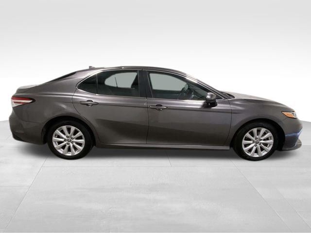 2020 Toyota Camry LE photo 2