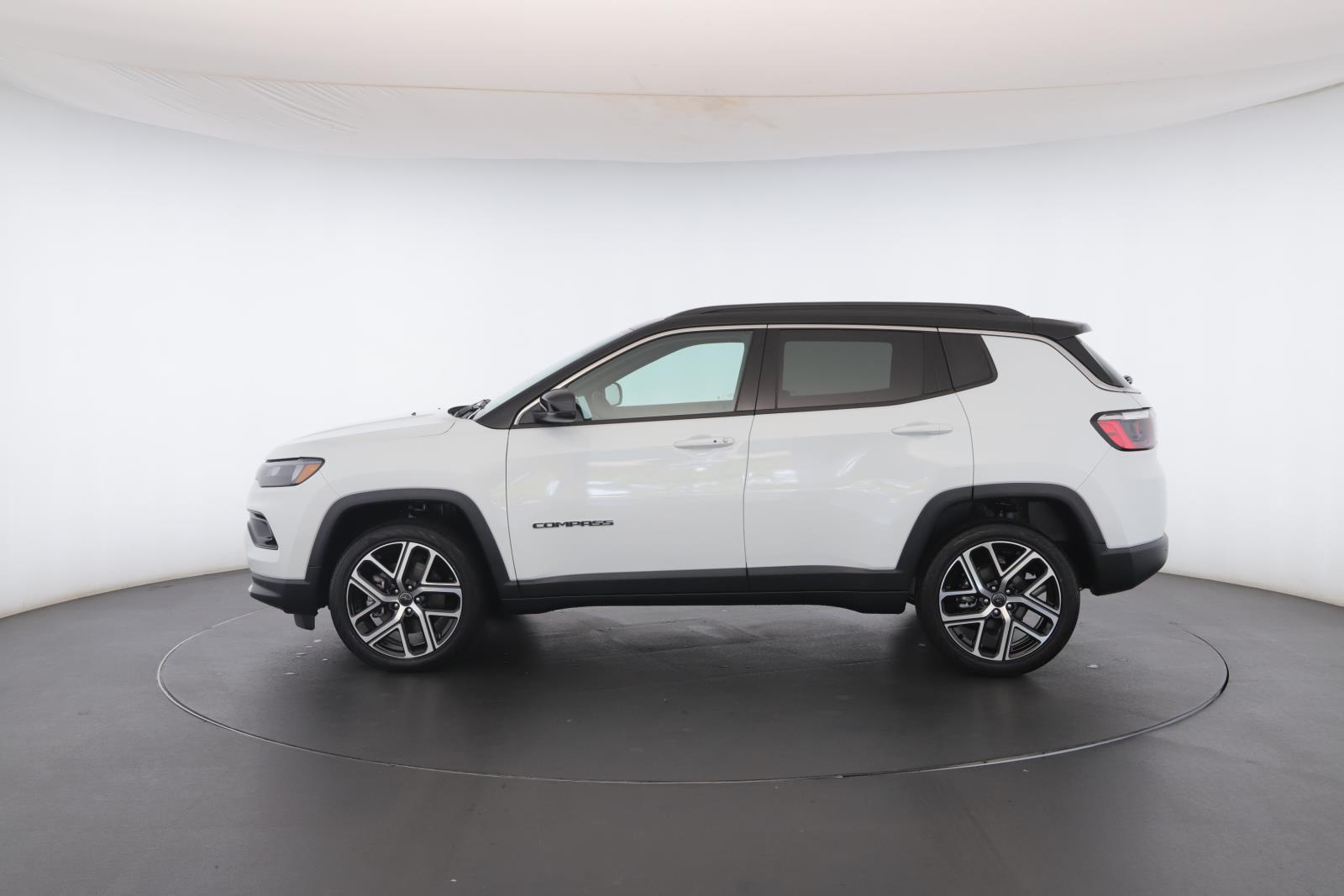 2025 Jeep Compass Limited photo 17