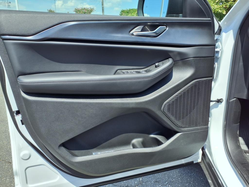 2025 Jeep Grand Cherokee Laredo X photo 4