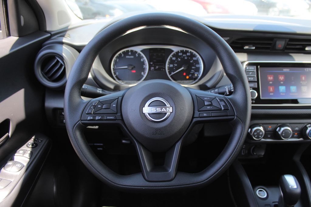 2025 Nissan Kicks Play S photo 15