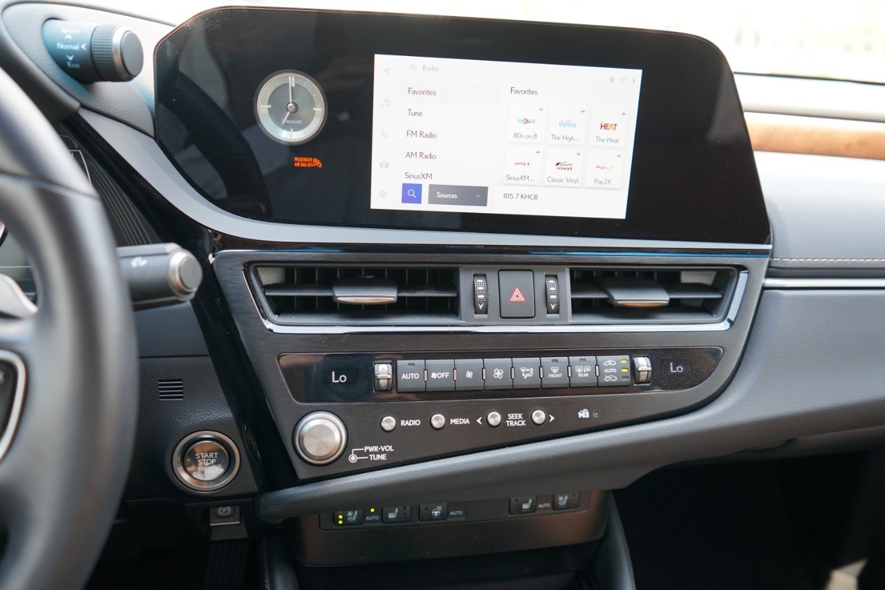2025 Lexus ES 350 photo 16