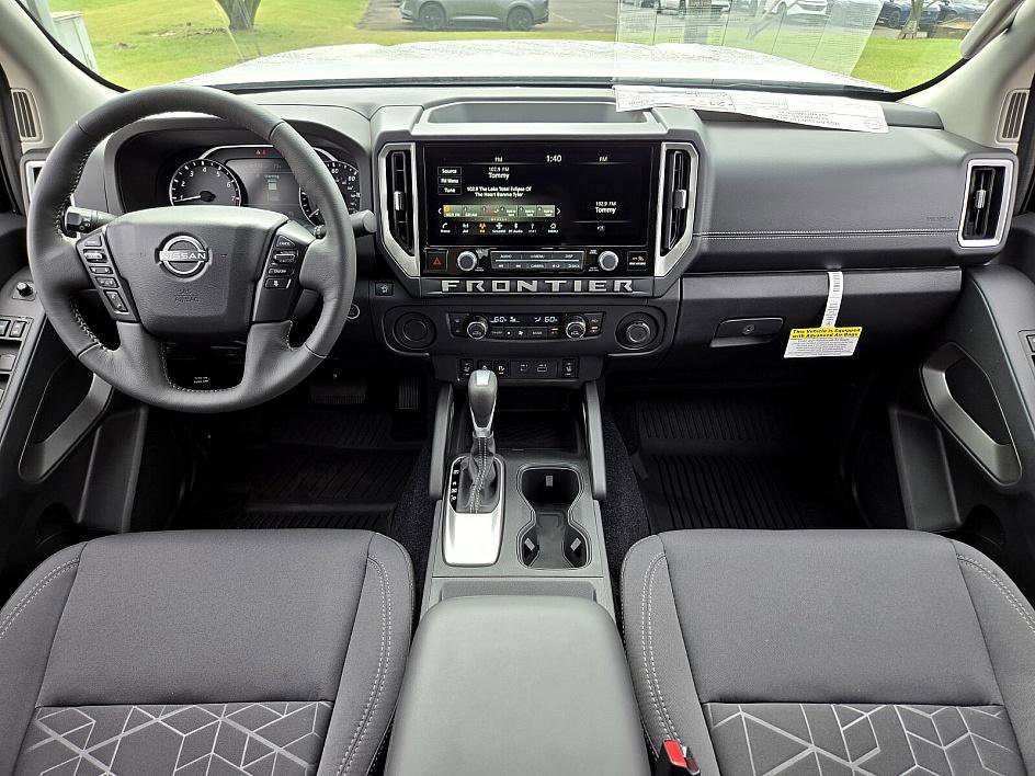 2025 Nissan Frontier Crew Cab SV photo 9