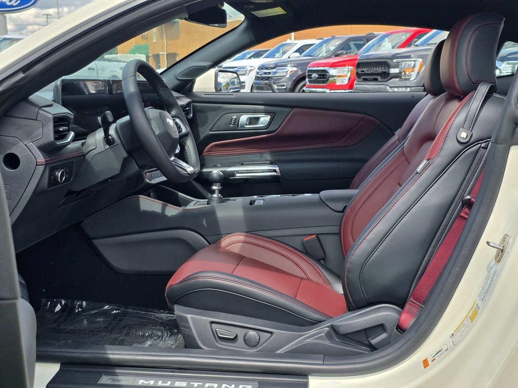 2025 Ford Mustang GT Premium photo 2