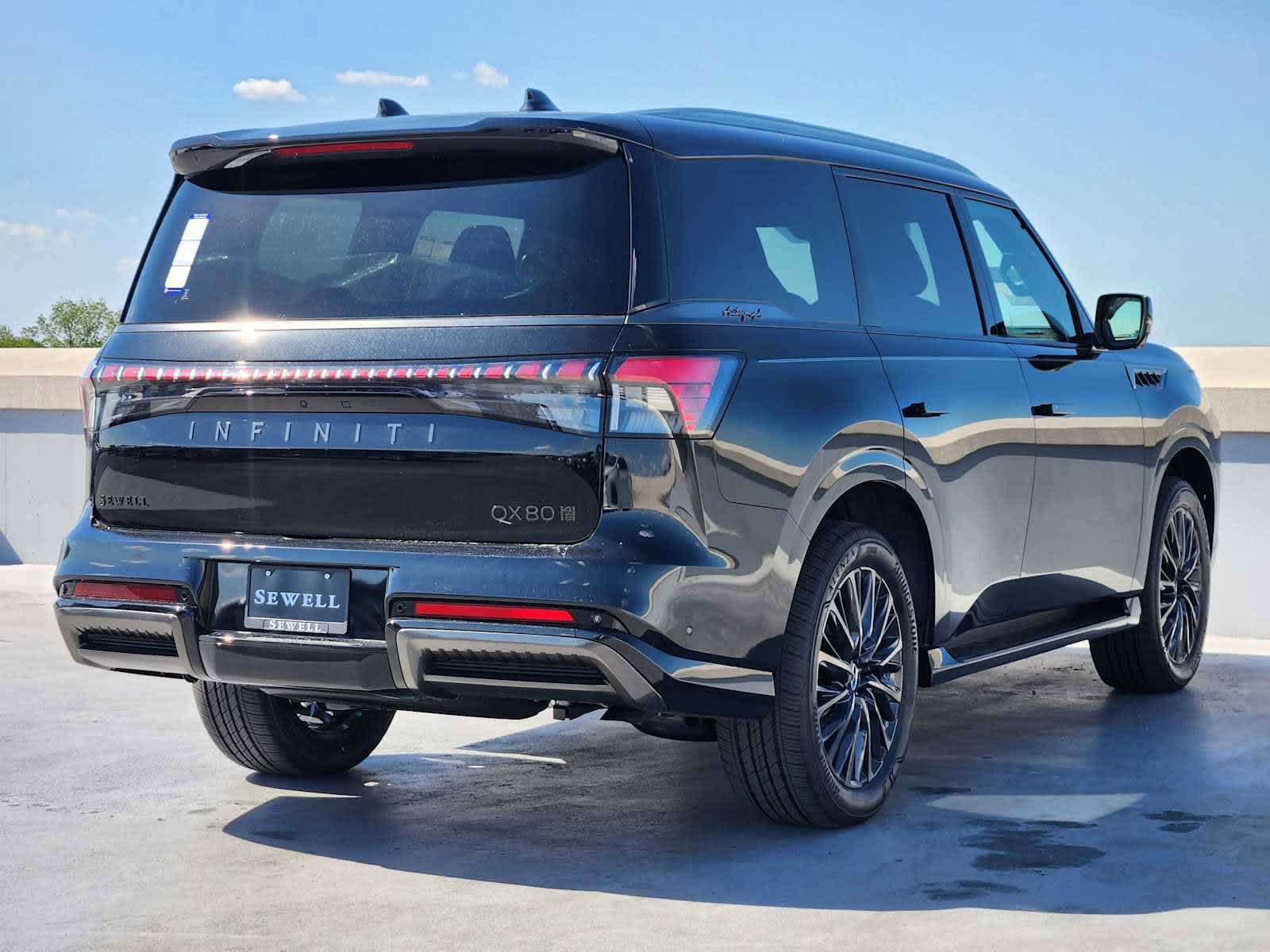 2025 Infiniti QX80 photo 3
