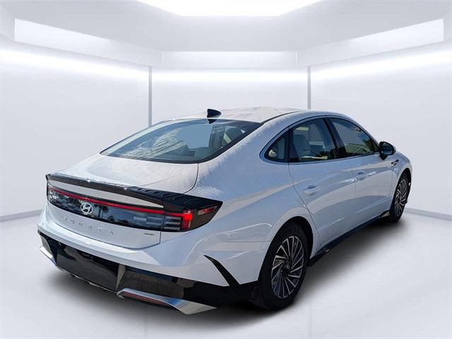 2025 Hyundai Sonata Hybrid SEL photo 3