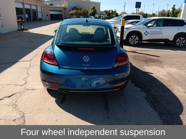 2019 Volkswagen Beetle SE photo 3