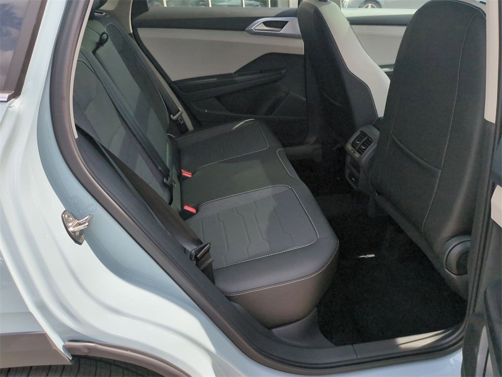 2025 Volkswagen Taos SE photo 24