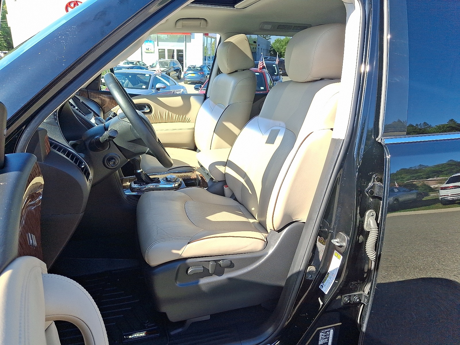2017 Nissan Armada Platinum photo 16