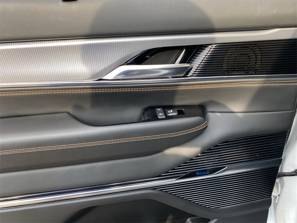 2023 Jeep Grand Wagoneer III photo 17