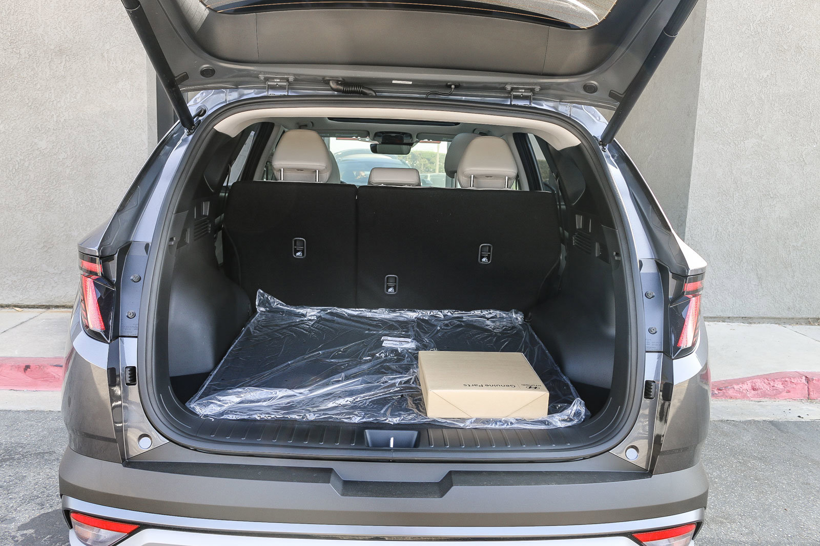 New 2025 Titan Gray Hyundai SEL Convenience image 19