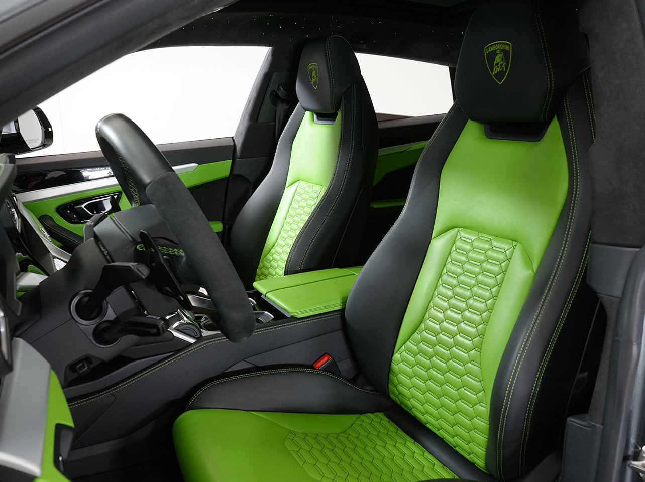 2019 Lamborghini Urus photo 3