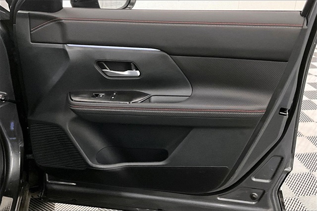 2025 Nissan Kicks SR photo 35