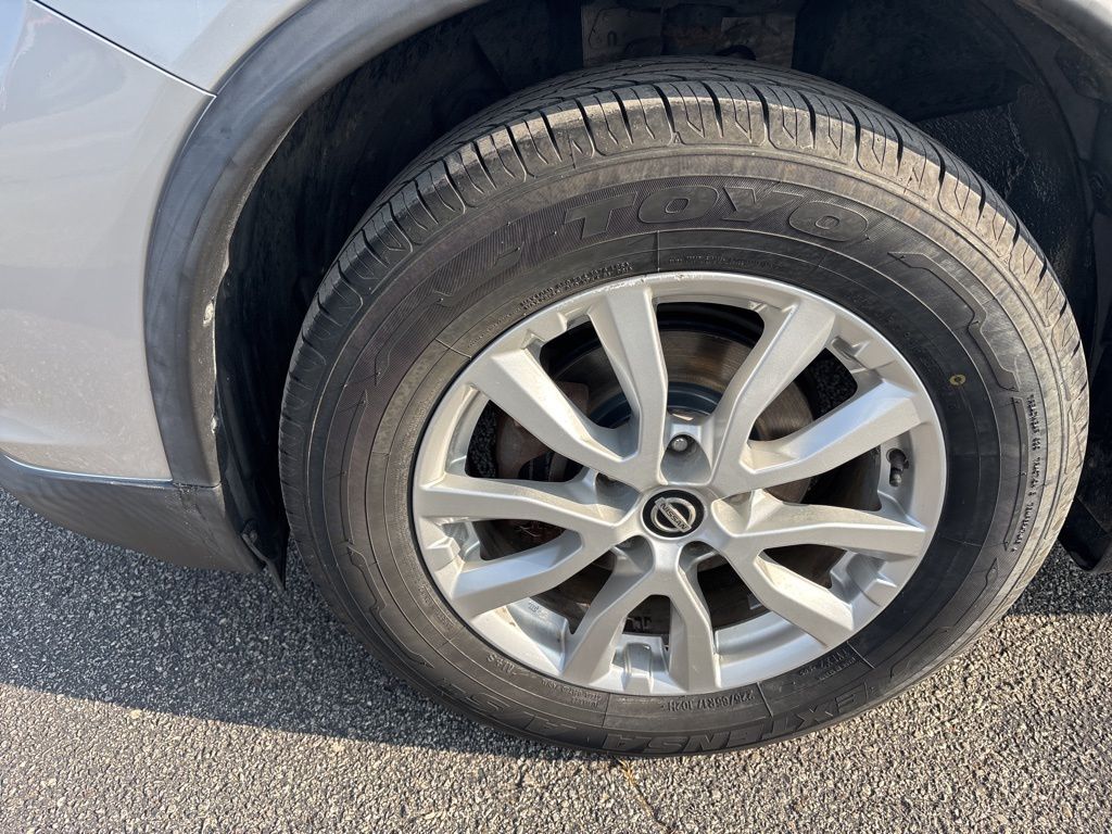 2018 Nissan Rogue SV photo 12