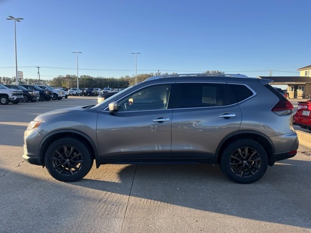 2019 Nissan Rogue SV photo 4