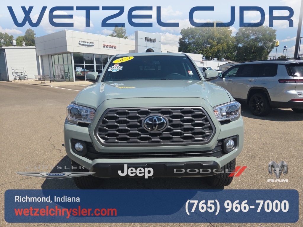 2023 Toyota Tacoma TRD Off-Road photo 2