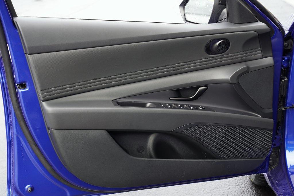 2025 Hyundai Elantra SEL Sport photo 7