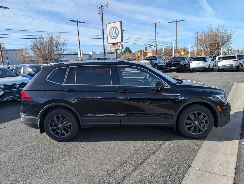 2024 Volkswagen Tiguan SE photo 2
