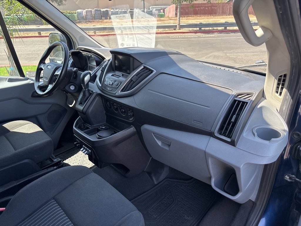 2016 Ford Transit XLT photo 17
