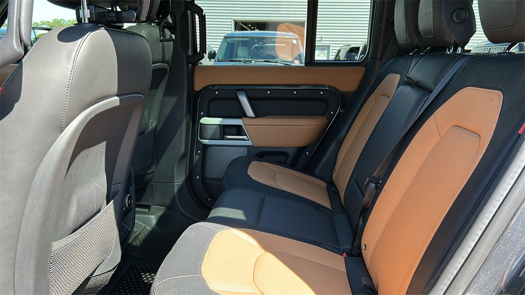 2024 Land Rover Defender 110 X-Dynamic SE photo 24