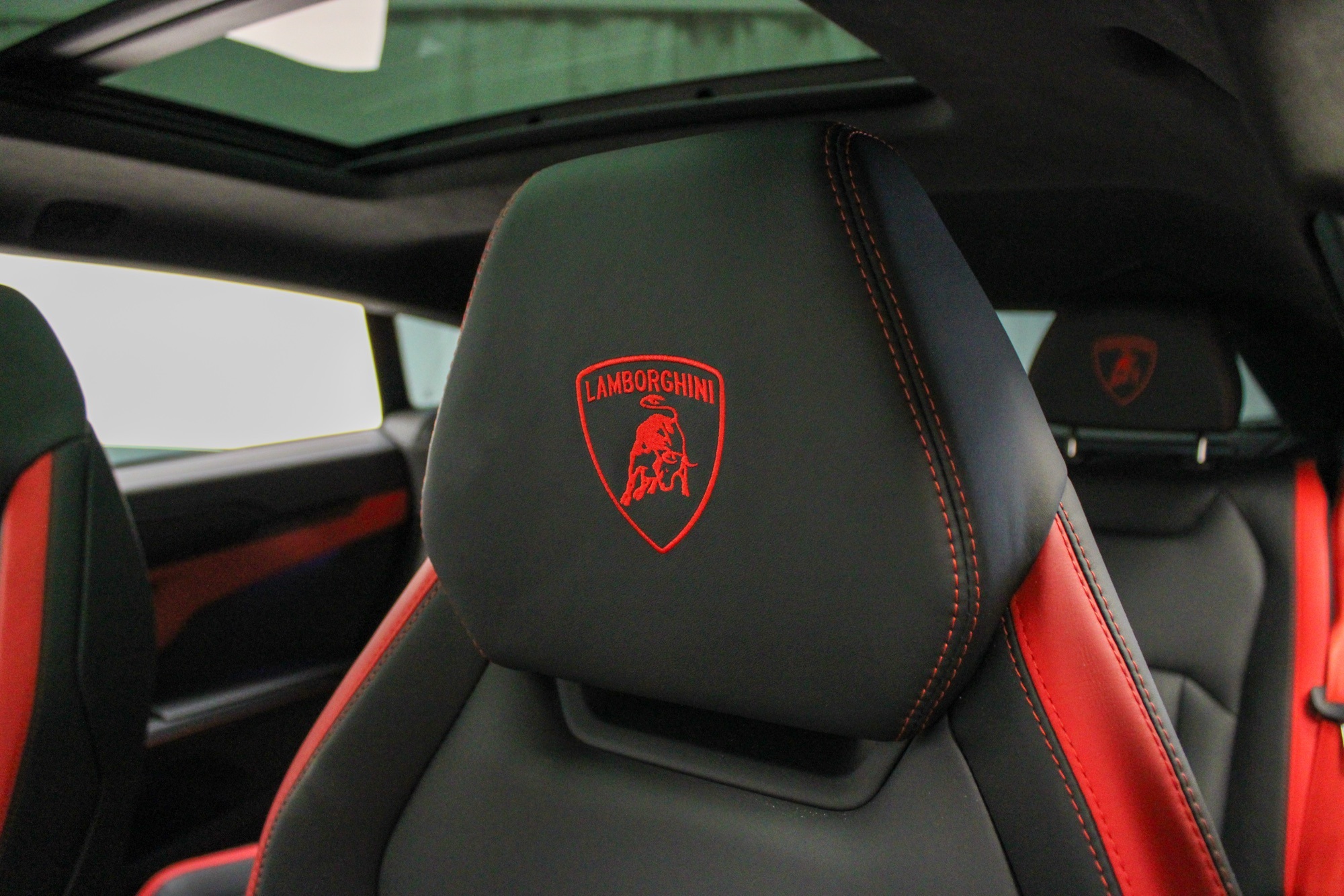 2025 Lamborghini Urus SE photo 19