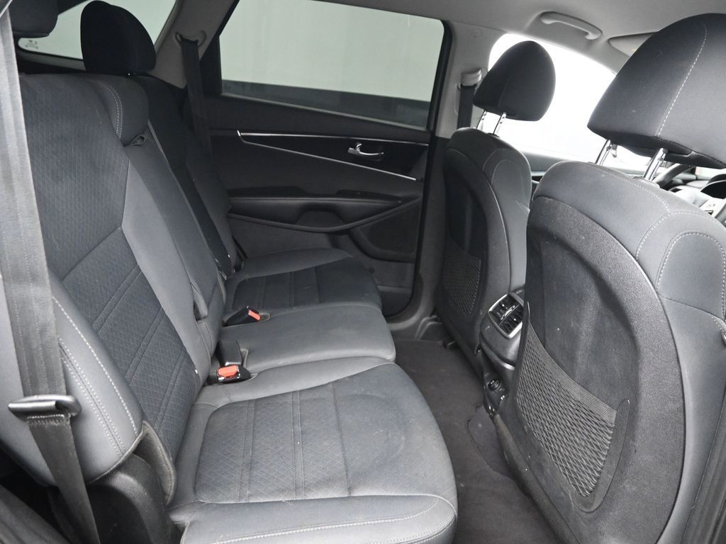 2019 Kia Sorento LX photo 6