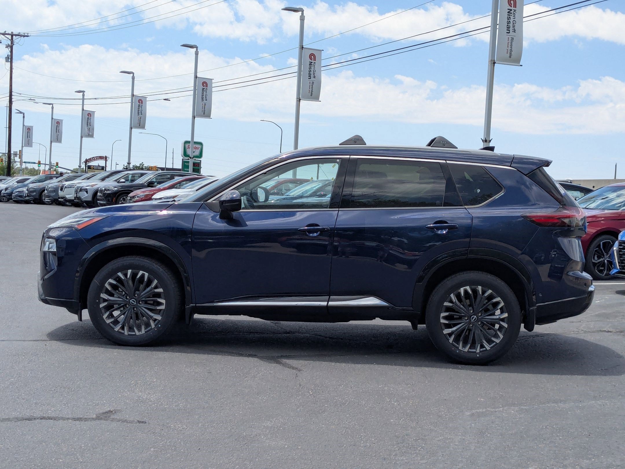 2025 Nissan Rogue Platinum photo 5