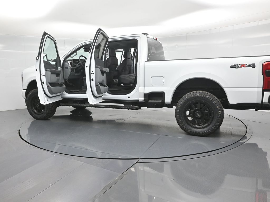2025 Ford F-250 photo 32