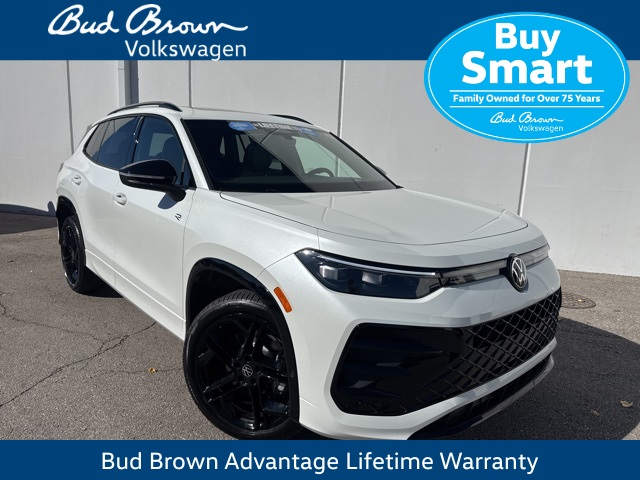 2026 Volkswagen Tiguan SE R-LINE BLACK's photo