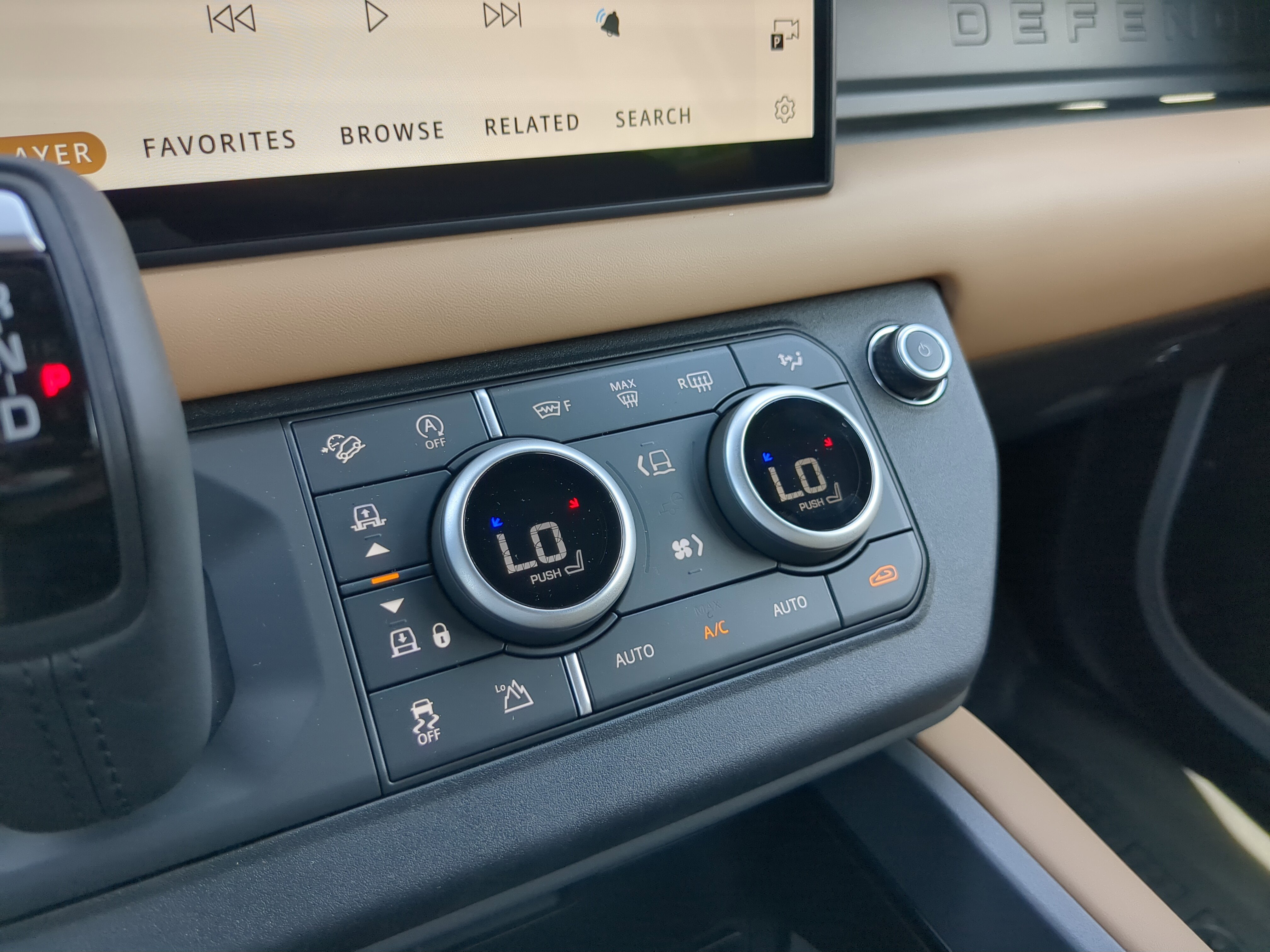 2025 Land Rover Defender X-Dynamic SE photo 17