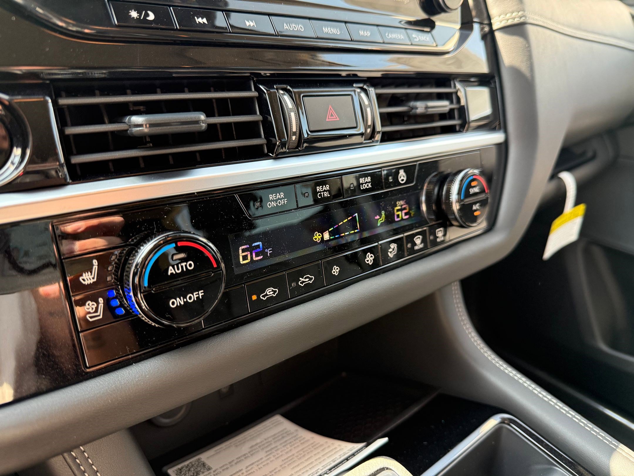 2025 Nissan Pathfinder Platinum photo 24