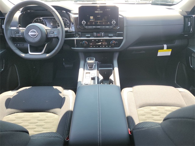 2025 Nissan Pathfinder SV photo 9