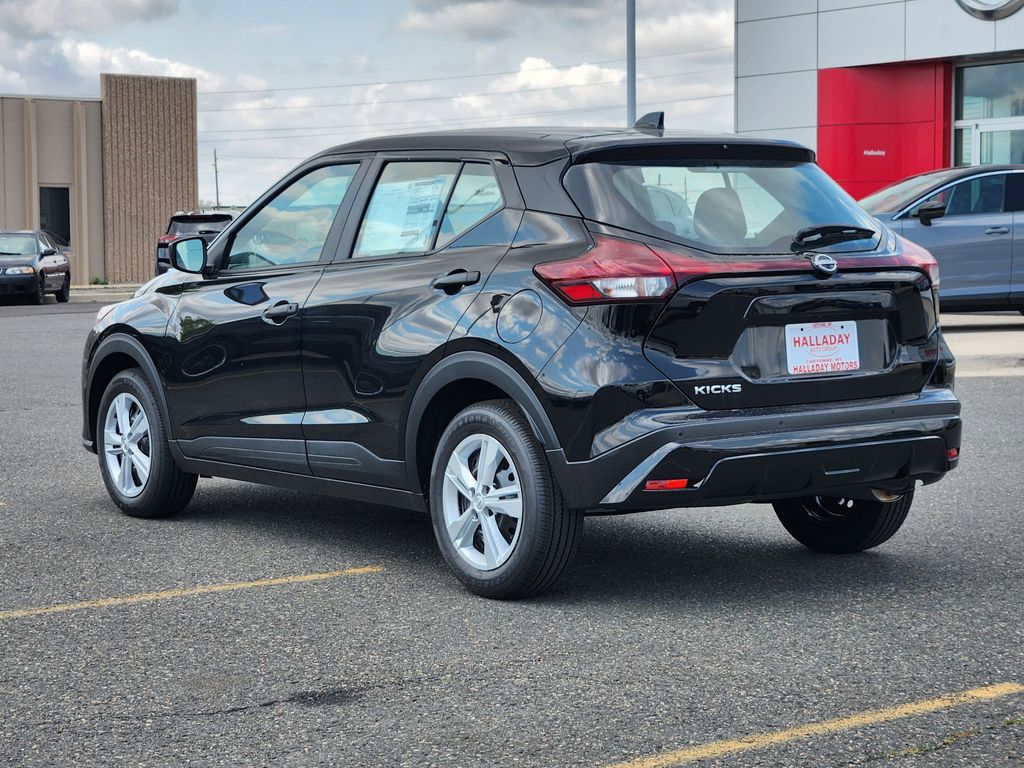 2025 Nissan Kicks Play S photo 3