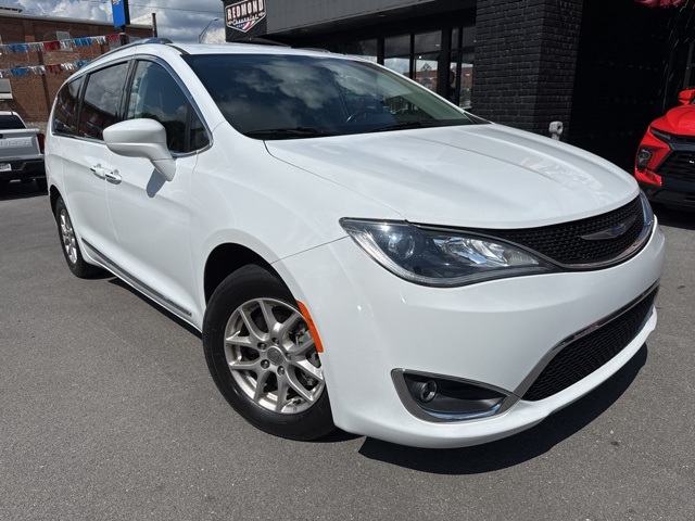 2020 Chrysler Pacifica Touring L photo 3