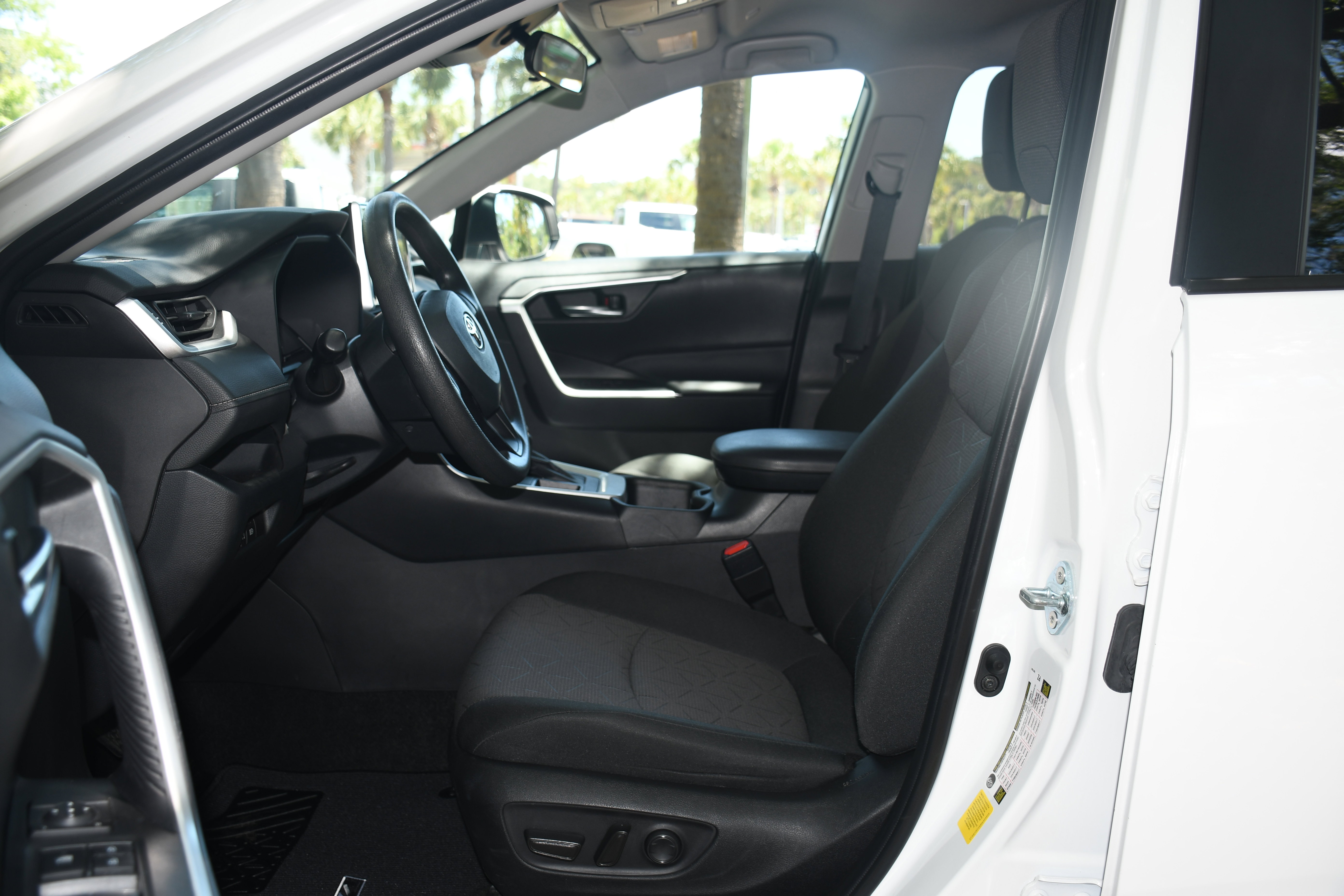 2024 Toyota RAV4 XLE photo 2