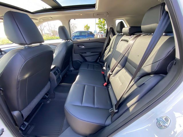 2023 Nissan Rogue SV photo 15