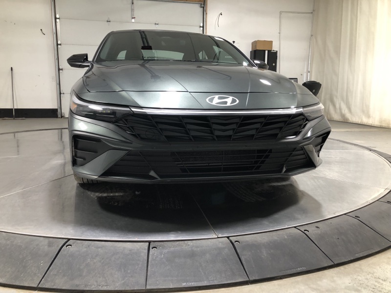 2025 Hyundai Elantra SEL Sport photo 2