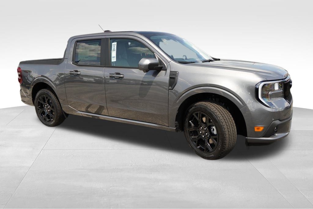 2025 Ford Maverick photo 3